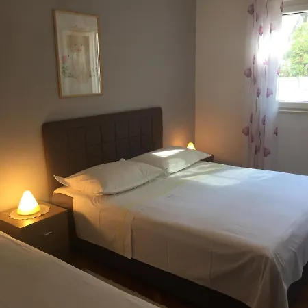 Apartments By The Sea Mirca, Brac - 2886 Mirce