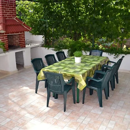 Apartments By The Sea Mirca, Brac - 2886 *