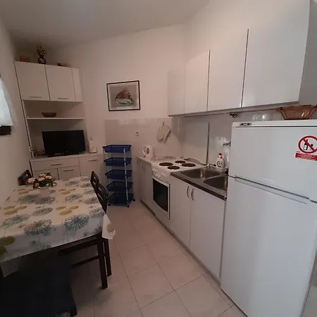 Apartments By The Sea Mirca, Brac - 2886 * Mirce