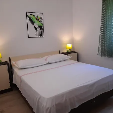 Apartments By The Sea Mirca, Brac - 2886 * Mirce