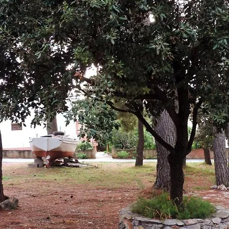 Apartment Apartments By The Sea Mirca, Brac - 2886 *